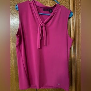 Worn once L Tahari blouse excellent condition.